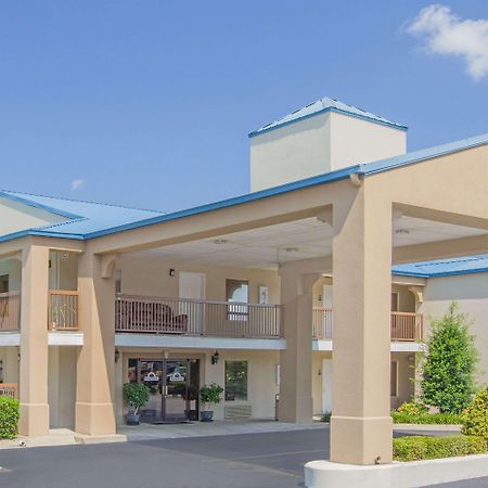 Days Inn & Suites By Wyndham Pine Bluff Dış mekan fotoğraf