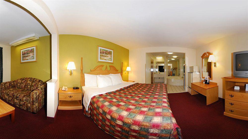 Days Inn & Suites By Wyndham Pine Bluff Dış mekan fotoğraf