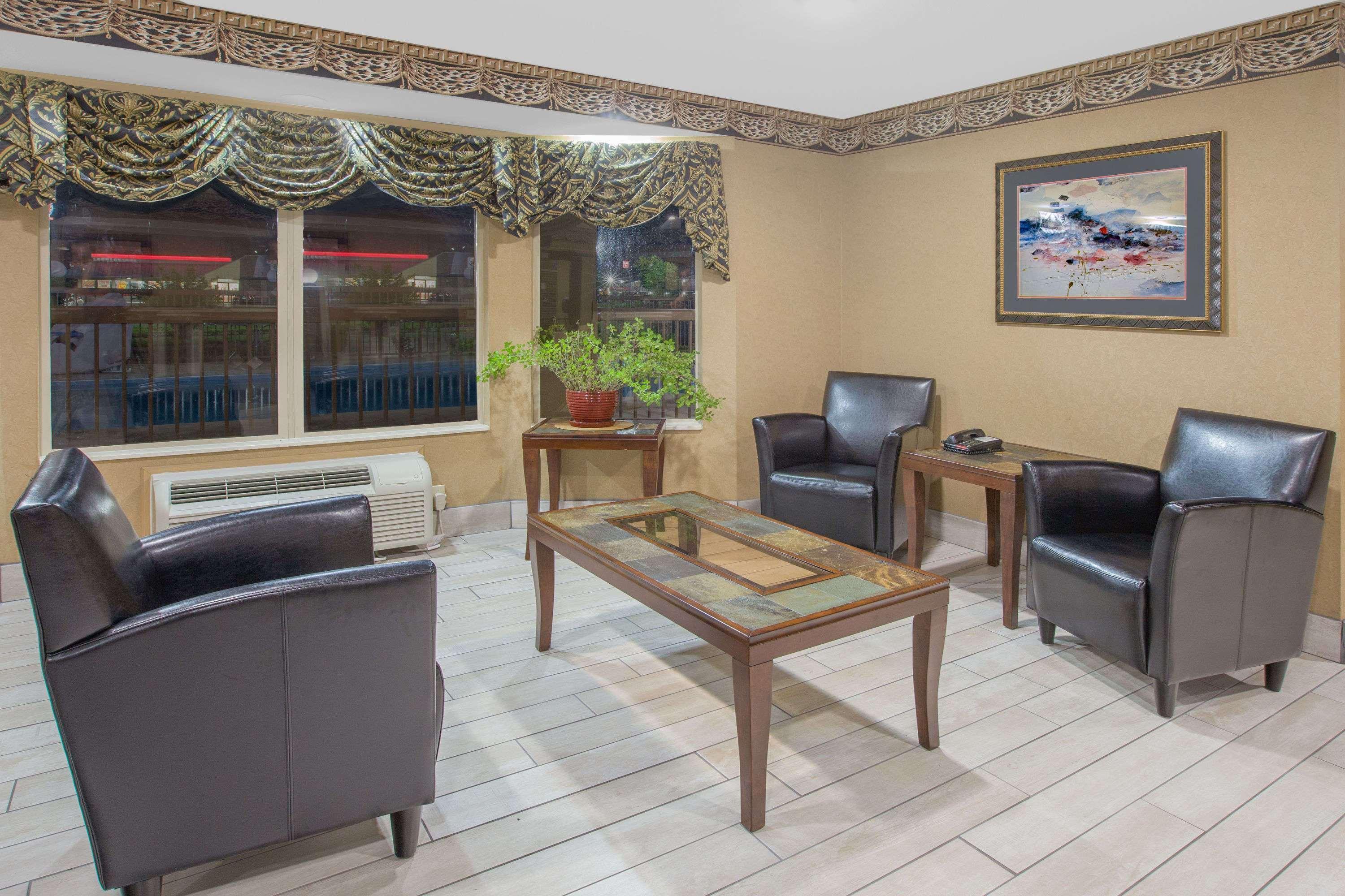 Days Inn & Suites By Wyndham Pine Bluff Dış mekan fotoğraf