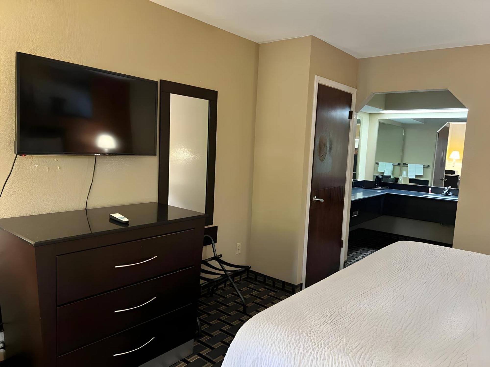 Days Inn & Suites By Wyndham Pine Bluff Dış mekan fotoğraf