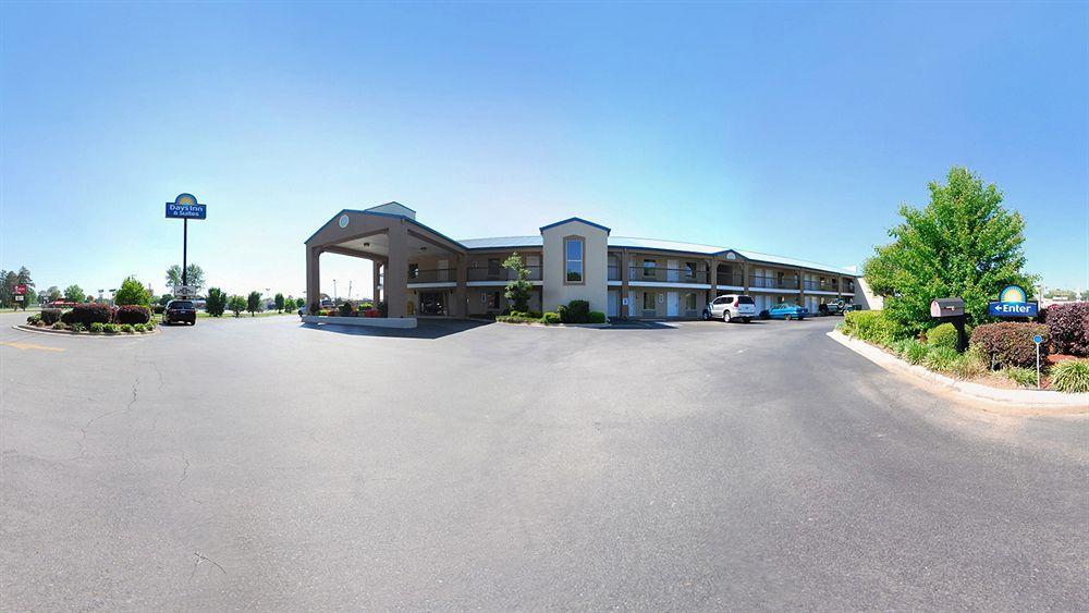 Days Inn & Suites By Wyndham Pine Bluff Dış mekan fotoğraf