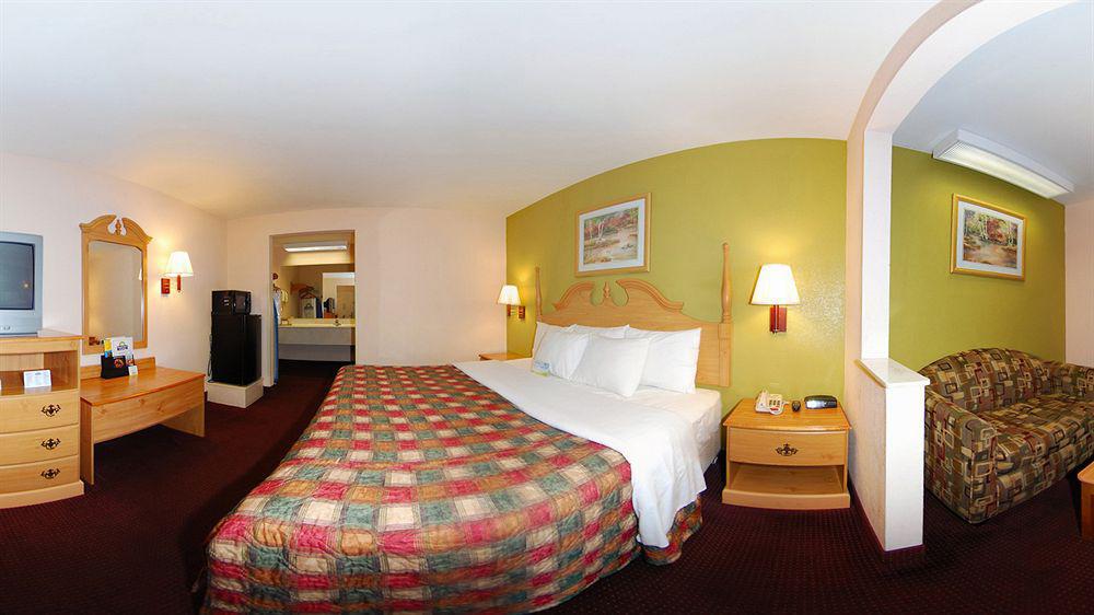 Days Inn & Suites By Wyndham Pine Bluff Dış mekan fotoğraf