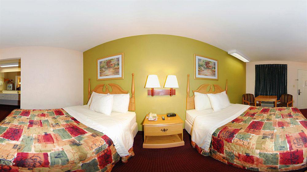 Days Inn & Suites By Wyndham Pine Bluff Dış mekan fotoğraf
